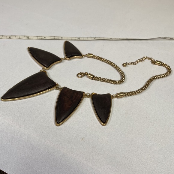 Wooden chevron style statement necklace - Picture 10 of 11